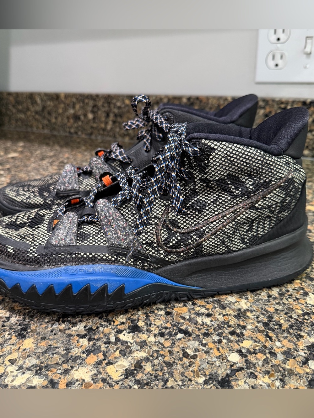 Nike kyrie 7 grind  men’s 8.5 Black and Blue Athletic Sneakers